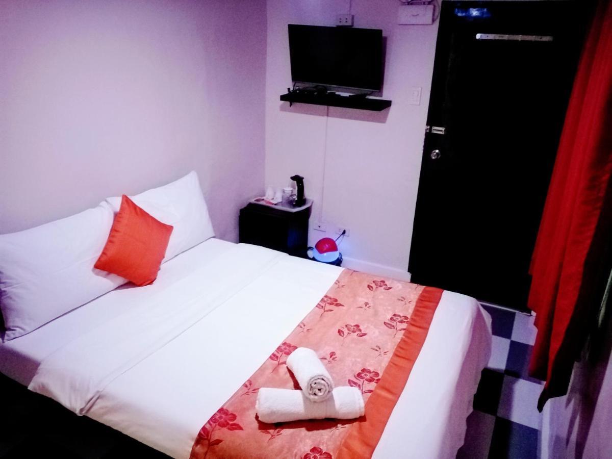 Halfway House Hostel Mactan Cebu Airport Мактан Экстерьер фото