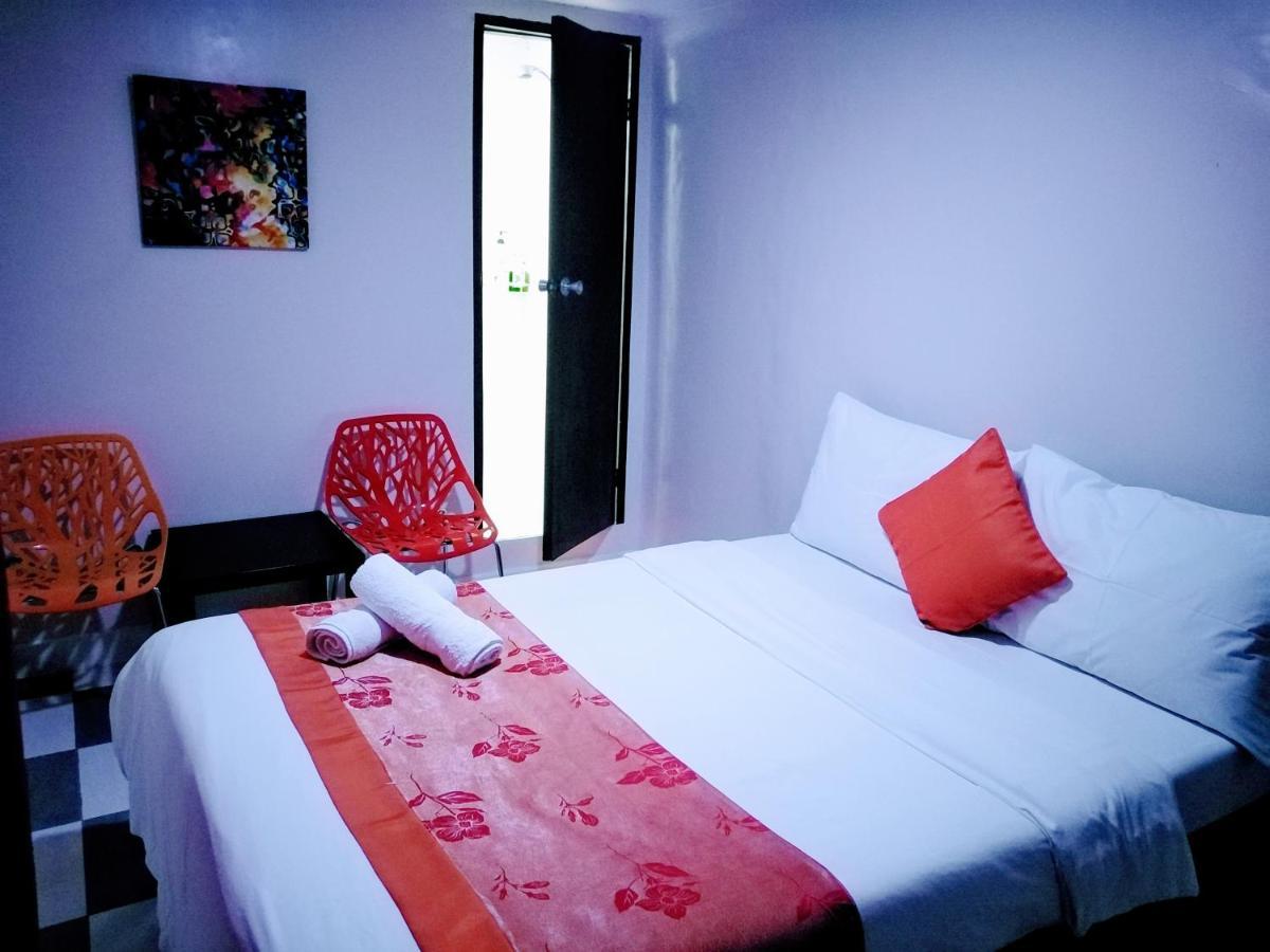 Halfway House Hostel Mactan Cebu Airport Мактан Экстерьер фото