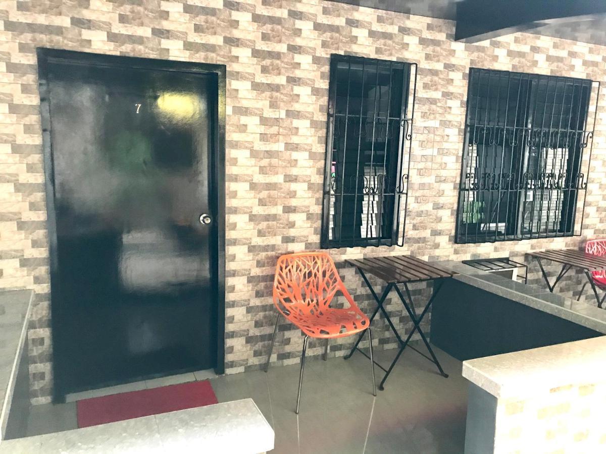 Halfway House Hostel Mactan Cebu Airport Мактан Экстерьер фото