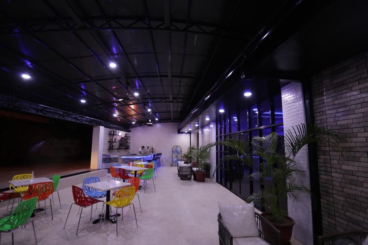 Halfway House Hostel Mactan Cebu Airport Мактан Экстерьер фото