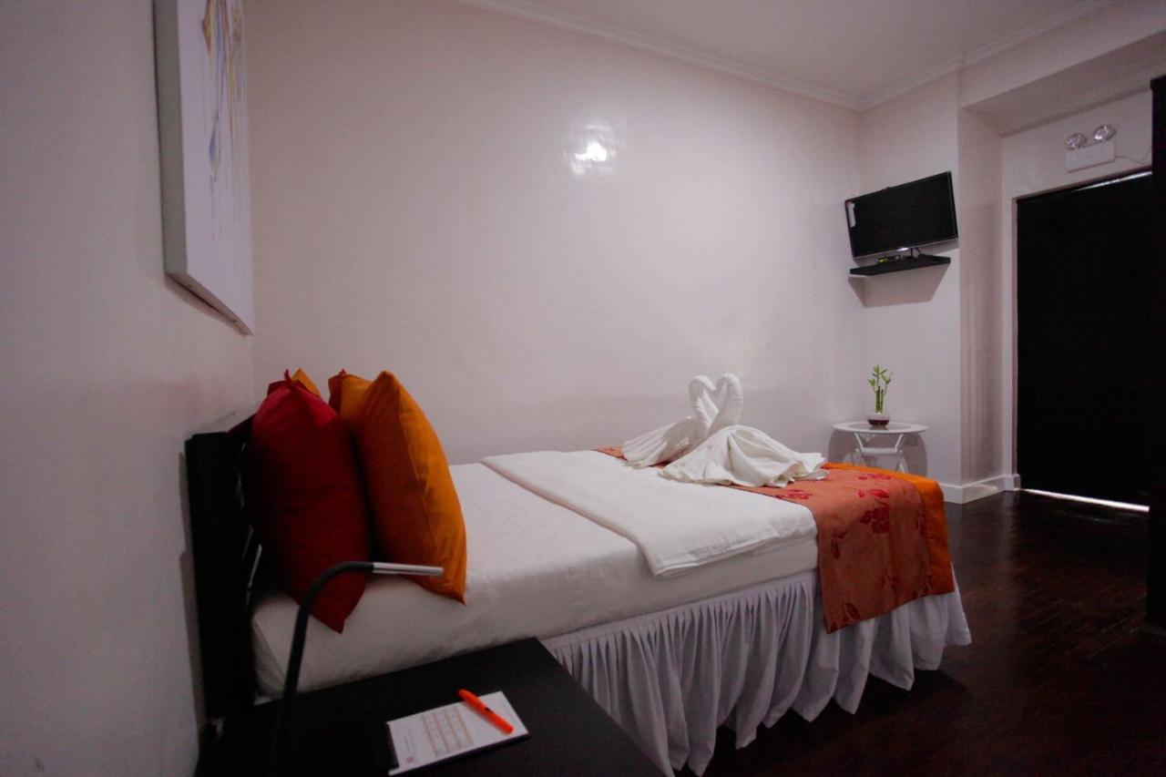 Halfway House Hostel Mactan Cebu Airport Мактан Экстерьер фото
