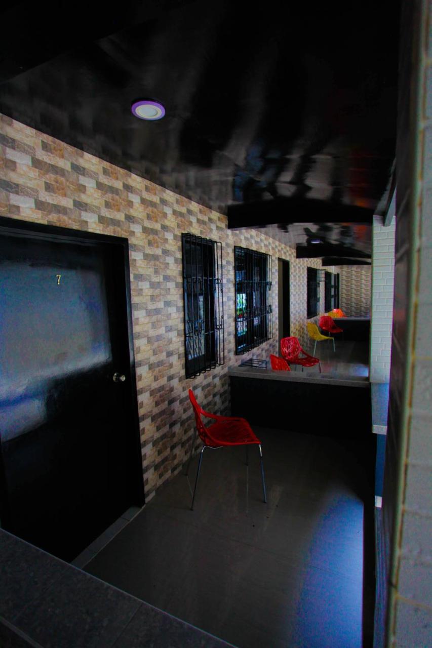 Halfway House Hostel Mactan Cebu Airport Мактан Экстерьер фото