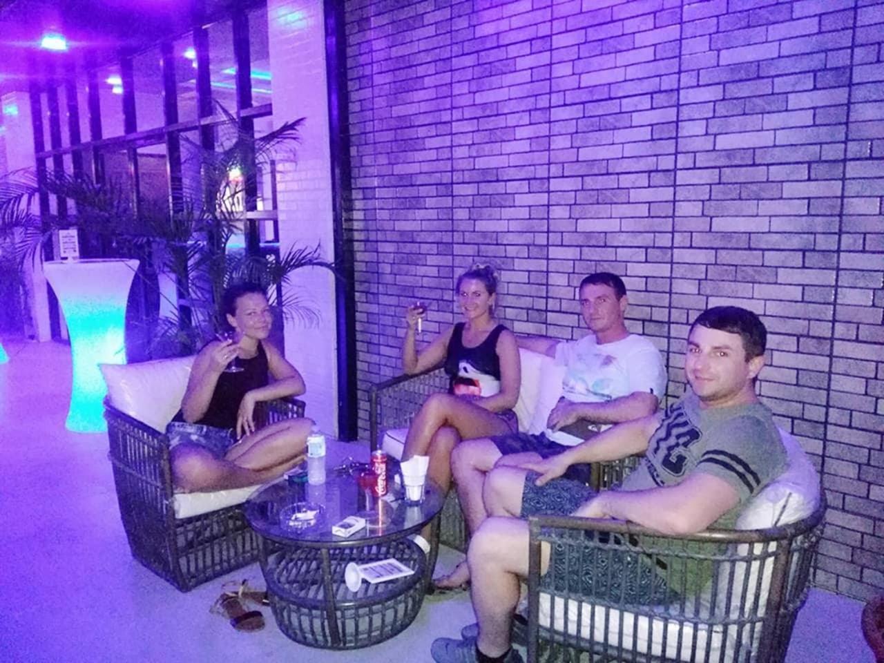 Halfway House Hostel Mactan Cebu Airport Мактан Экстерьер фото