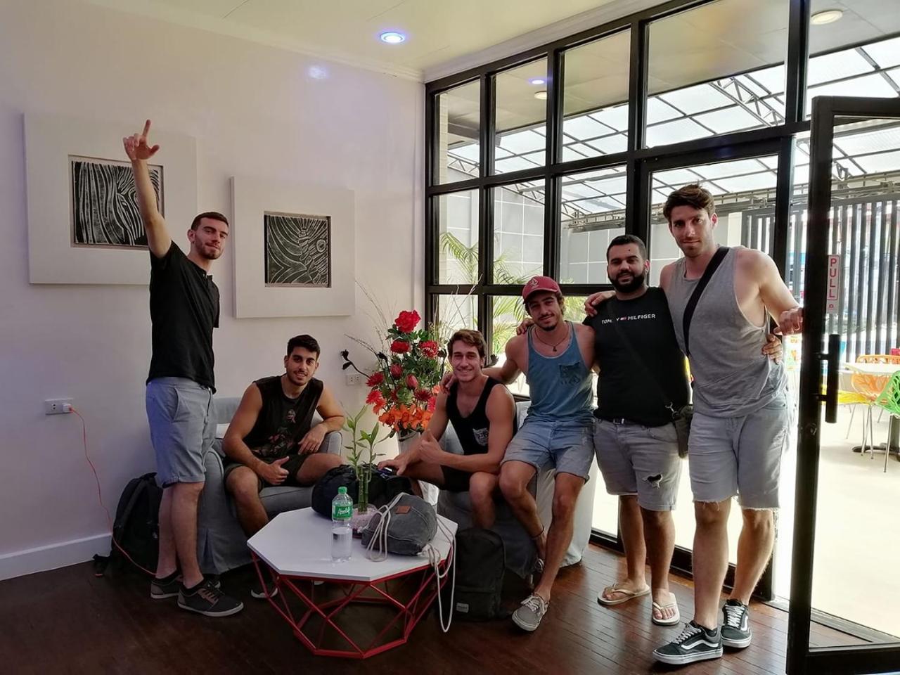 Halfway House Hostel Mactan Cebu Airport Мактан Экстерьер фото